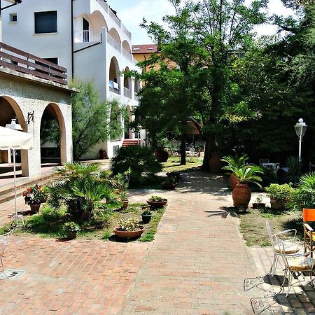 Hotel Villa Furia ベラーリア・イジェア・マリーナ エクステリア 写真